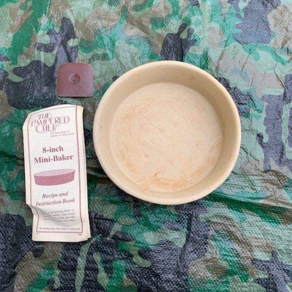 Pampered Chef 8-inch mini-baker - Picture 2 of 6